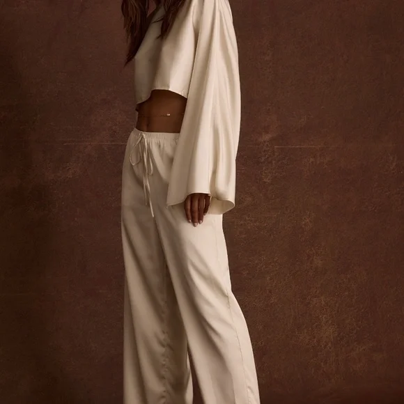 12th Tribe Clear Breeze Cream Satin Top Size MM - Picture 3 of 3